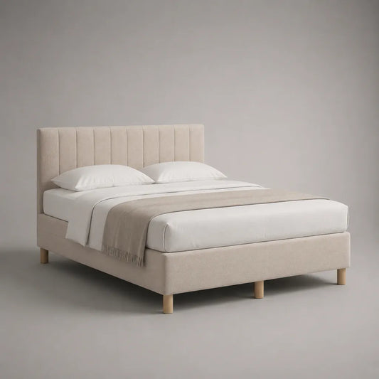 Letto matrimoniale imbottito in tessuto beige con testata con pannelli verticali, 169 × 212 × 110 cm, letto 160 × 200 cm